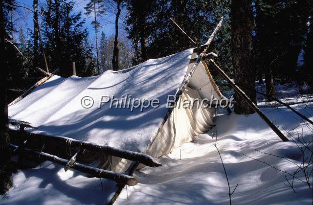 canada ontario  18.JPG - Tente indienne traditionnelleParc Algonquin sous la neigeOntarioCanada